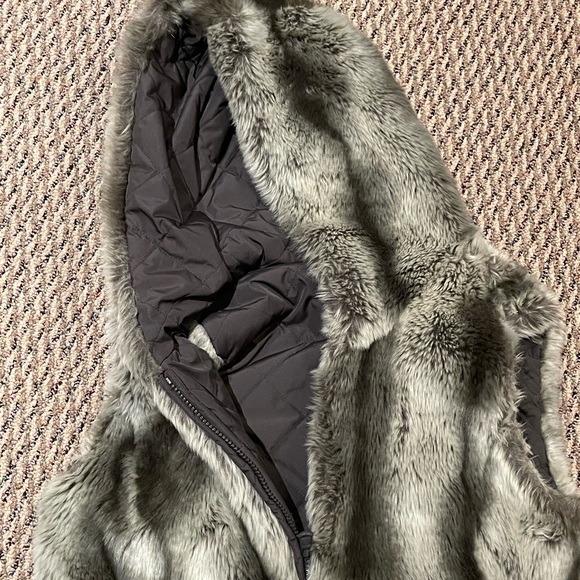 Reversible Faux Fur Hooded Vest - Picture 4 of 7